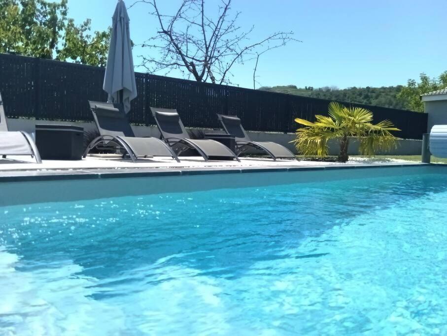 Chambre & Sdb Privee Avec Piscine En Bord De Via Rhona Sarras Luaran gambar