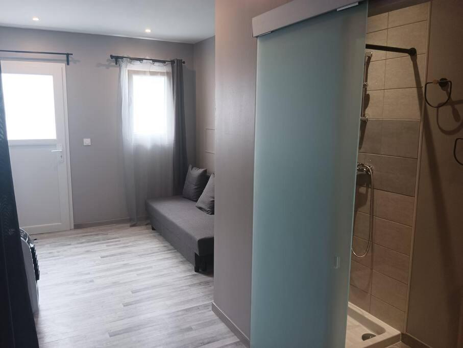 Chambre & Sdb Privee Avec Piscine En Bord De Via Rhona Sarras Luaran gambar